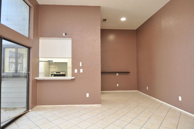 Building Photo - 602 Bellaire Dr