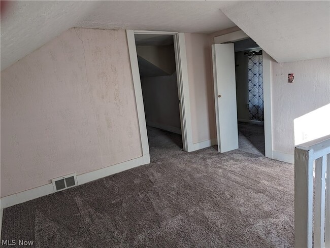 Building Photo - 56 Marion Ave