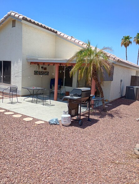 Patio Set included for you to use. - 1671 N Garrett Dr