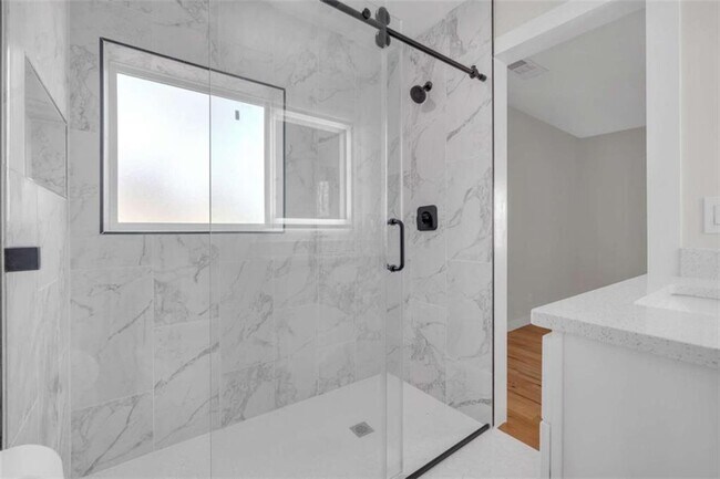 Building Photo - 1427 Lorenzo Dr SW