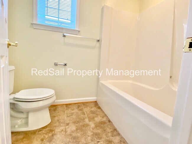 Building Photo - Crowne Pointe home available!