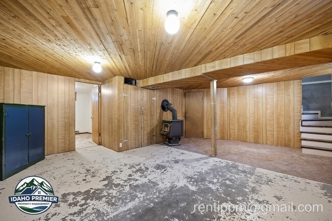 Building Photo - 211 Walnut St