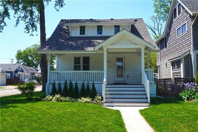 Building Photo - 203 Curry Ave