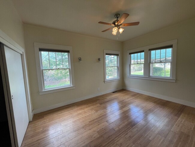 Building Photo - ALL UTILITIES INCLUDED - Country Home in the county on 1/2 Acre lot