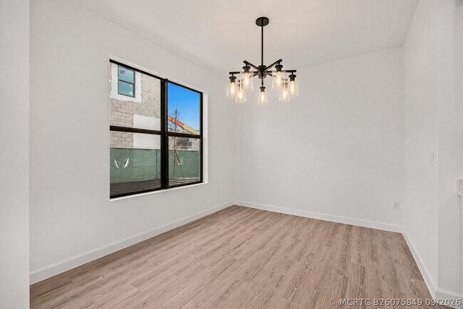 Building Photo - 9982 SW Torquay Dr