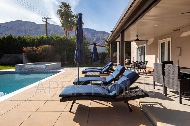 Building Photo - 477 E Vía Colusa