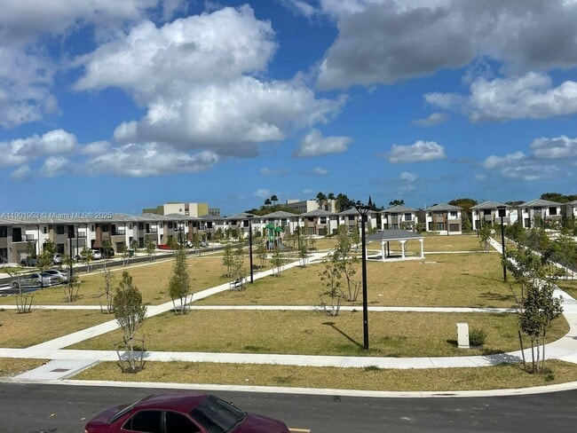 Building Photo - 206 NW 11th Ct