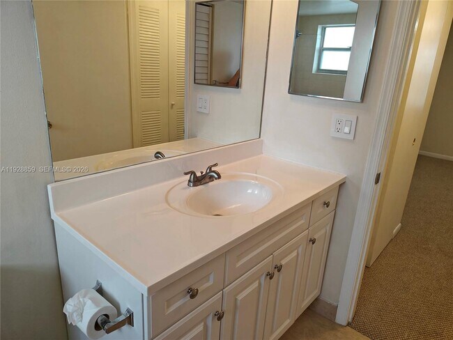 Building Photo - 8770 Royal Palm Blvd