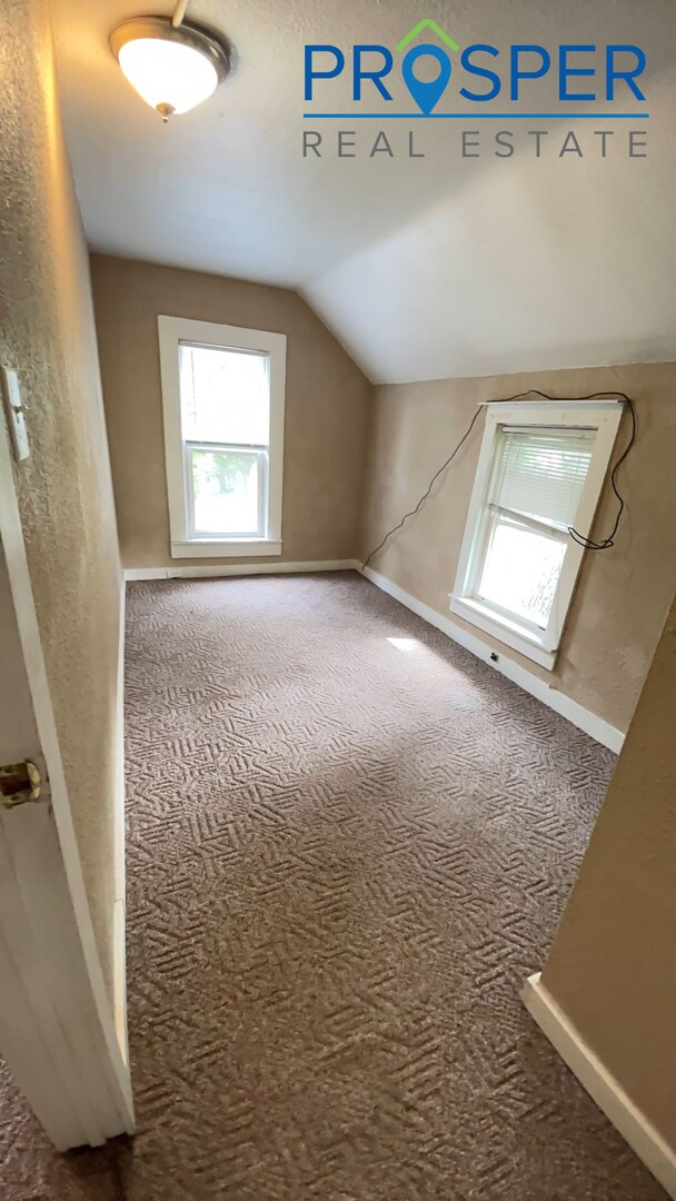 Building Photo - 827 Niagara St