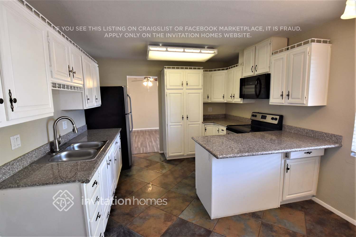 Building Photo - 8430 E Oak St