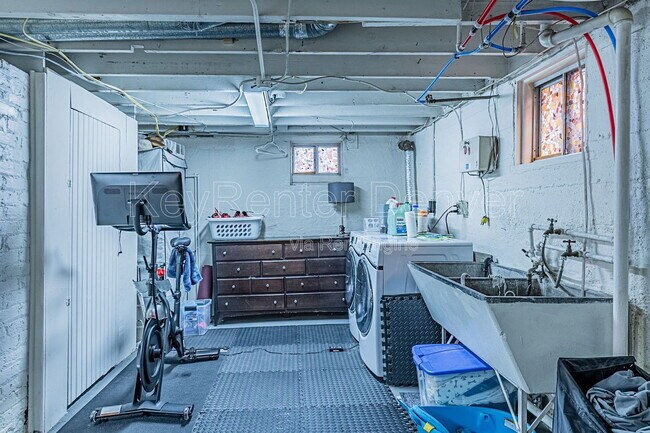 Building Photo - 555 Harrison St