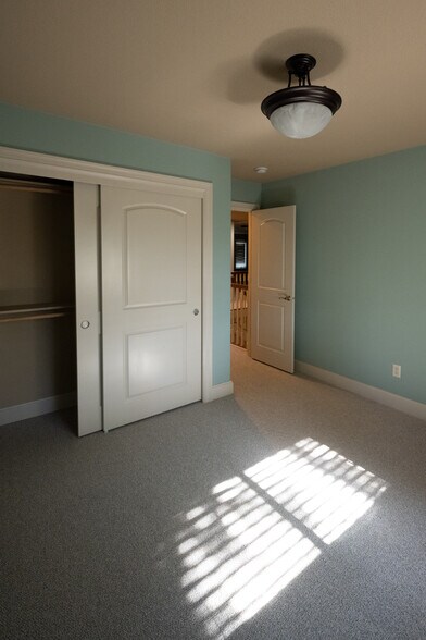 Building Photo - 15550 SW Cynthia Ln