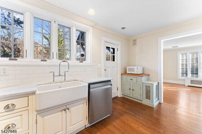 Building Photo - 57 Pomander Walk