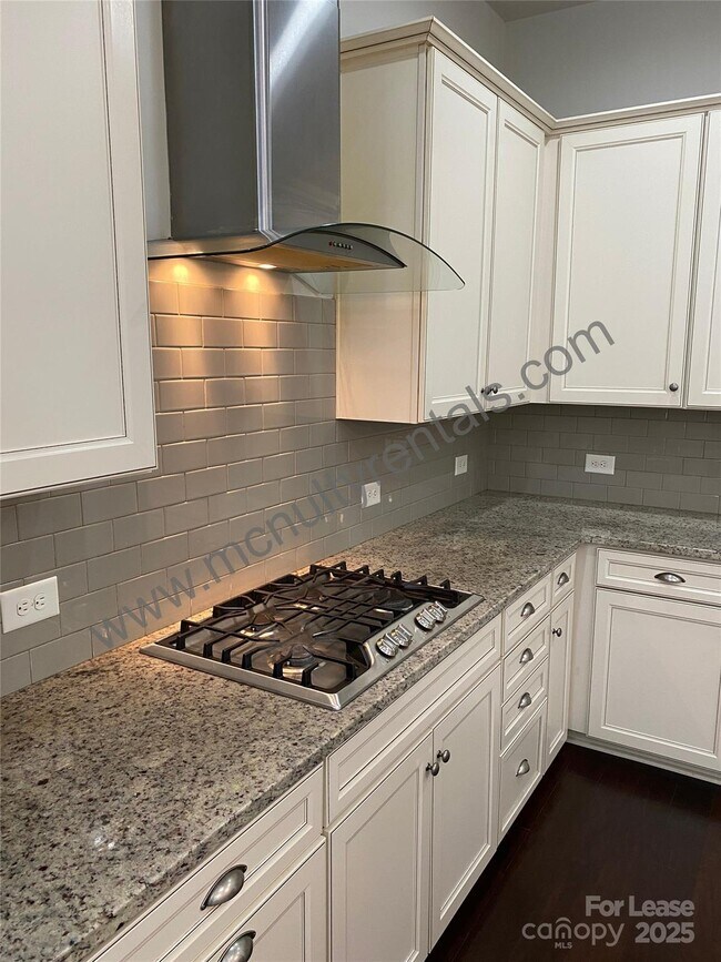 Building Photo - 4221 Courtly Ln