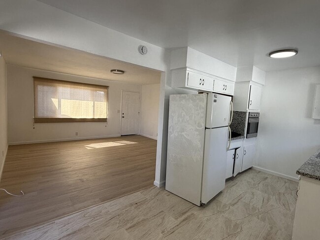 Building Photo - 861 Burbank Dr