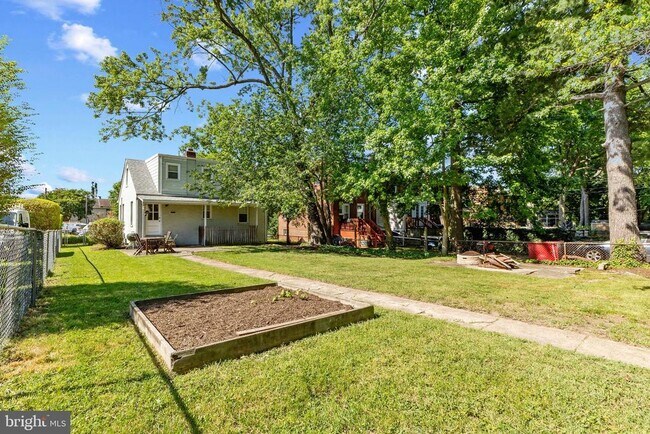 Building Photo - 530 E Alexandria Ave