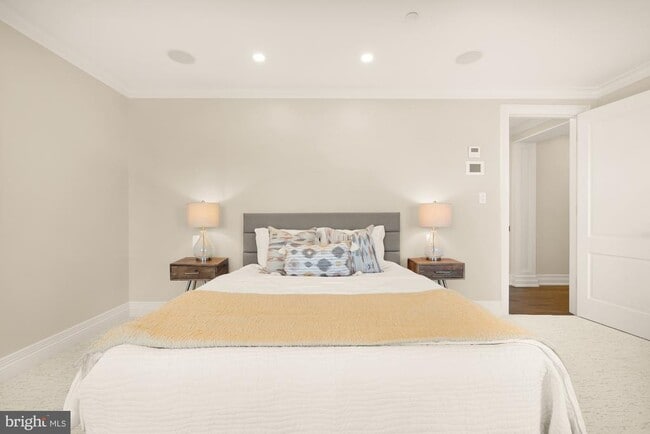 Building Photo - 622 Ponte Villas N