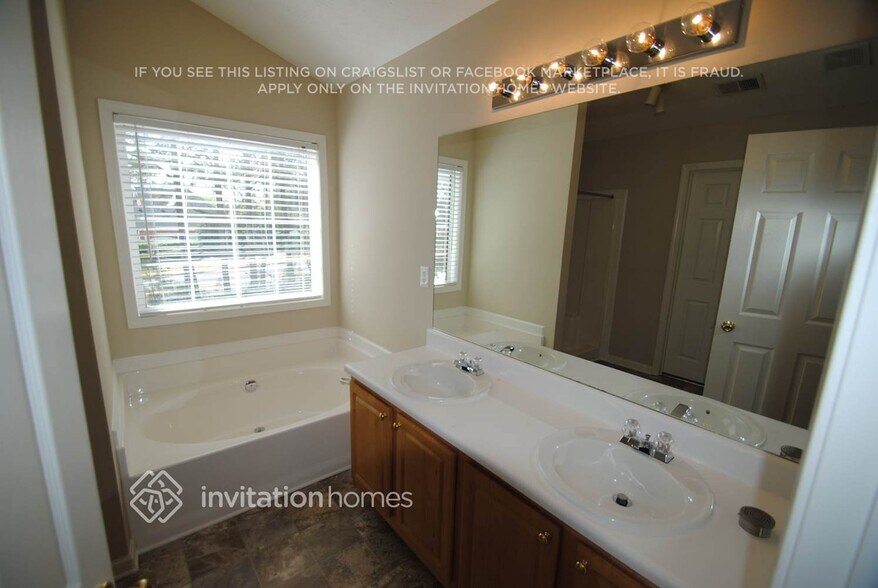 Building Photo - 895 Lewis Ridge Cir