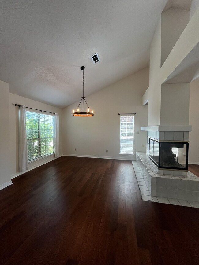 Building Photo - 1305 Ariel Ct