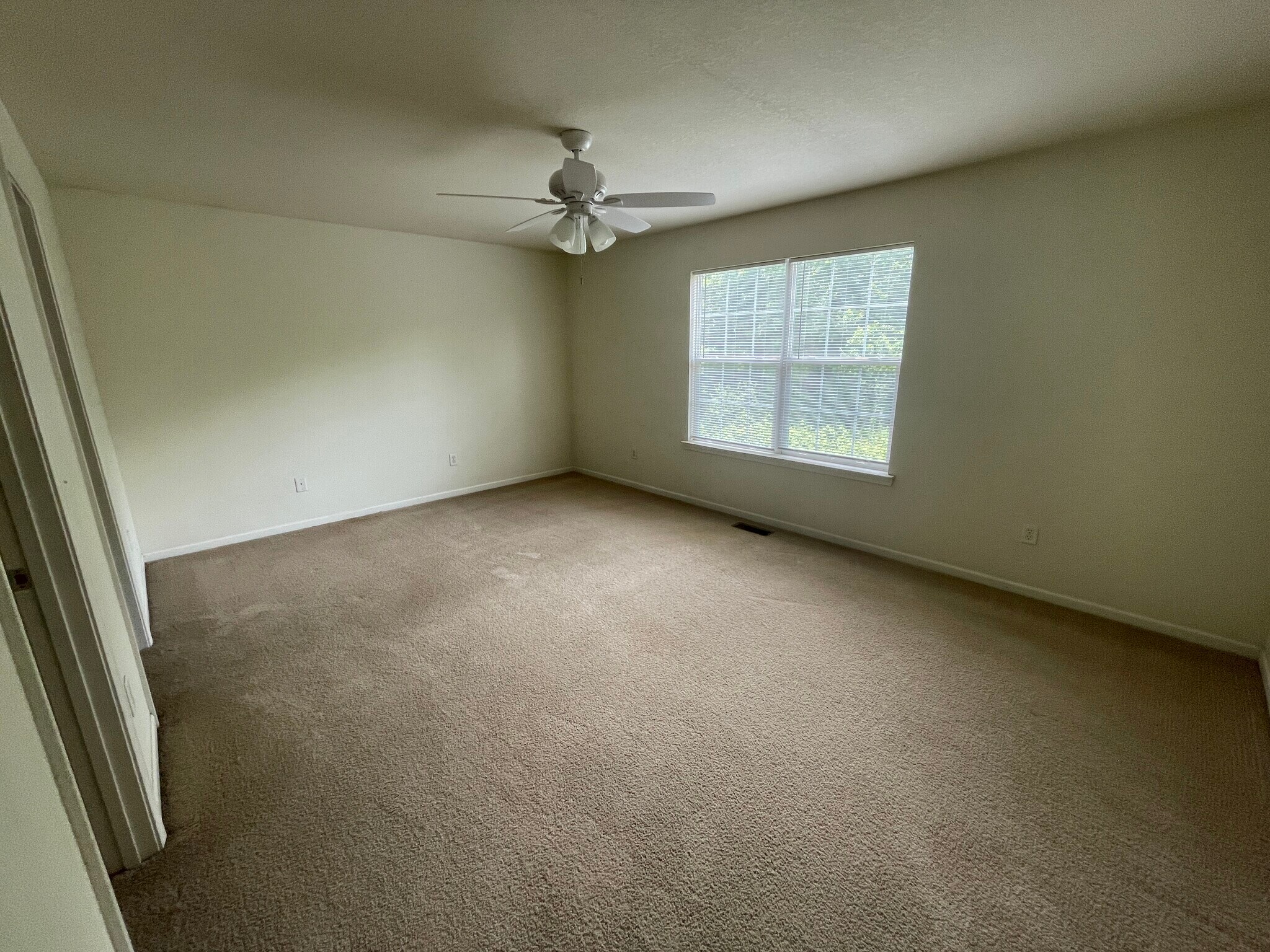 Building Photo - 835 Woodside Creek Dr
