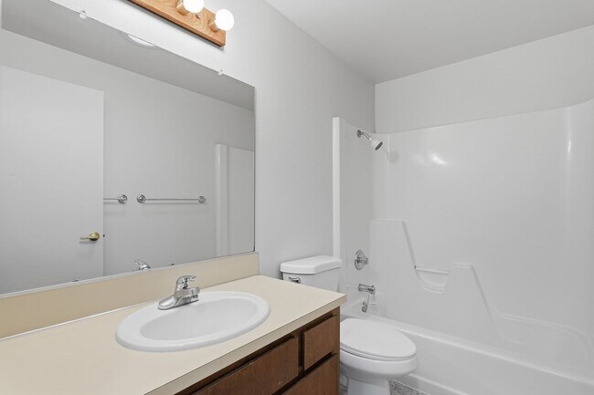 Building Photo - Freshly Updated 3-Bedroom Home with Fenced...