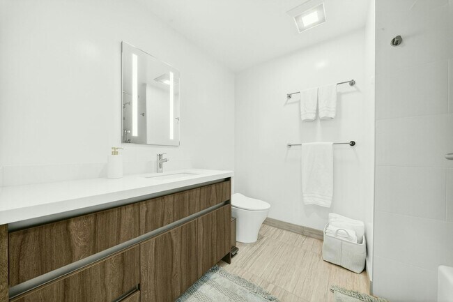 Building Photo - 1500 Rycroft St