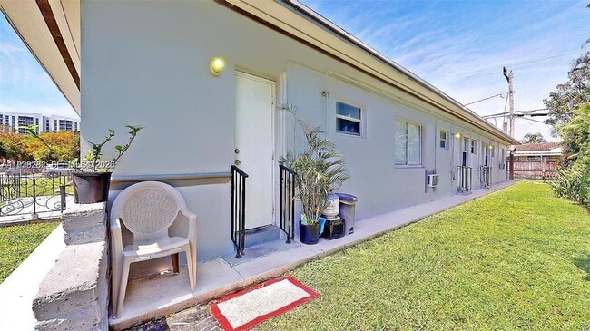 Building Photo - 2499 SW 27th St