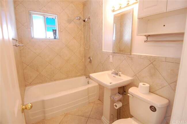 Building Photo - 166 Avenida Miramar