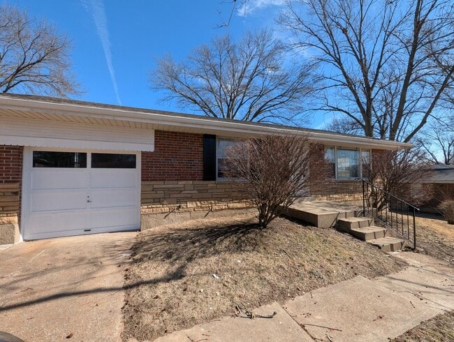 Building Photo - Updated & Upgraded