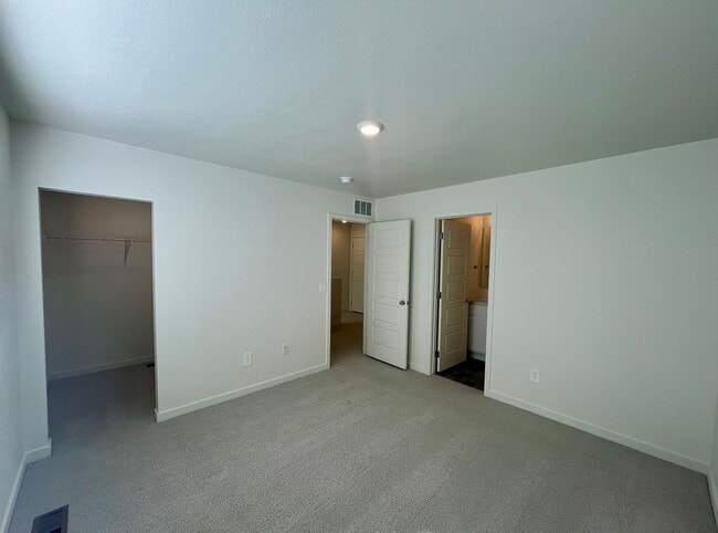 Building Photo - 299 Condor Wy