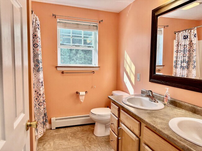 Building Photo - Like New 3BR, 1.5 bathroom Colonial For Rent