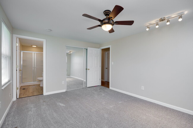 Building Photo - 3800 Corkwood Dr