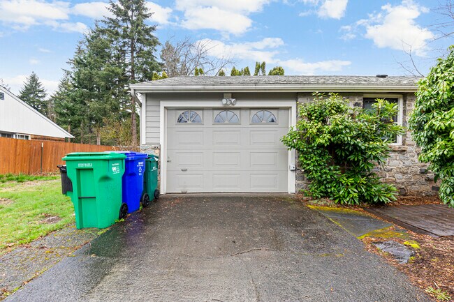 Building Photo - 18605 NE Everett Ct
