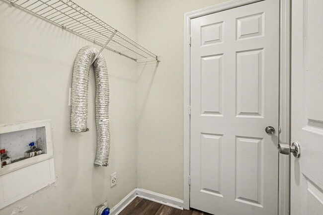 Building Photo - 3 Bedroom 2 Bath Home