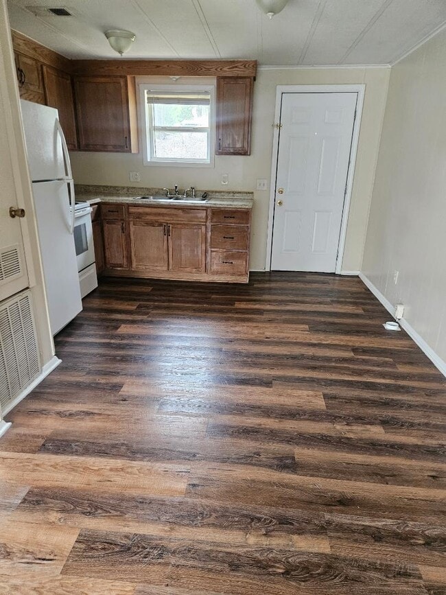 Building Photo - 20 Gees Ln