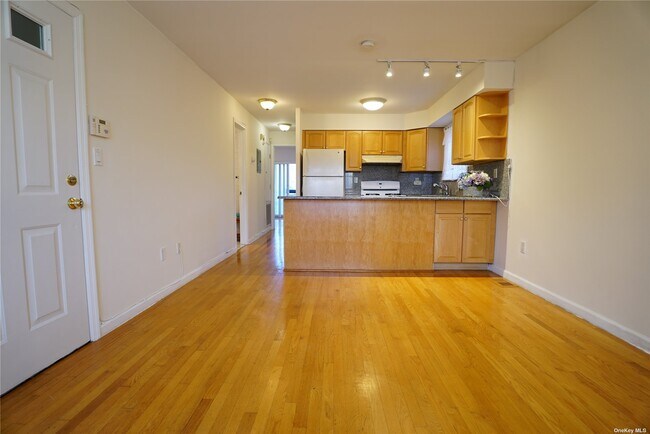 Building Photo - 114-79 Dalian Ct