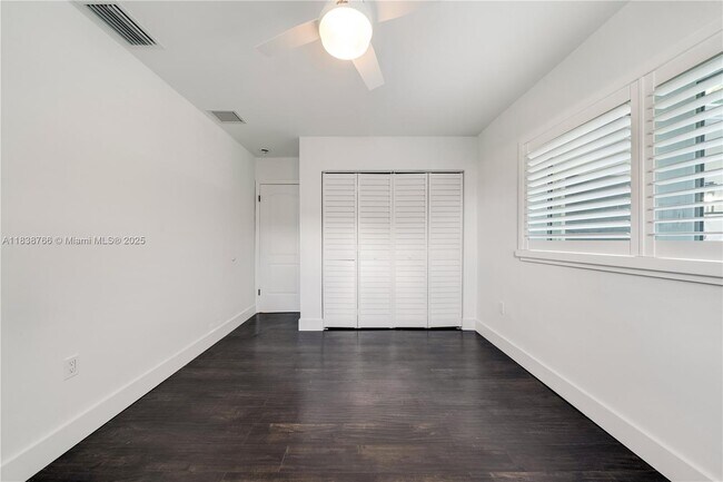Building Photo - 6700 SW 49th Terrace
