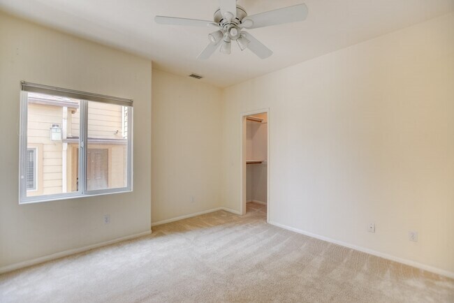 Building Photo - 1939 Felspar St