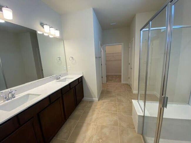 Building Photo - 4/2 Single family home