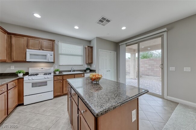 Building Photo - 589 Via Paladini