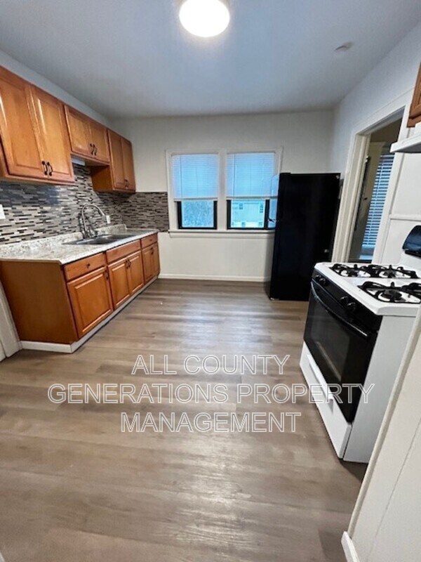 Building Photo - 9612 Lamontier Ave