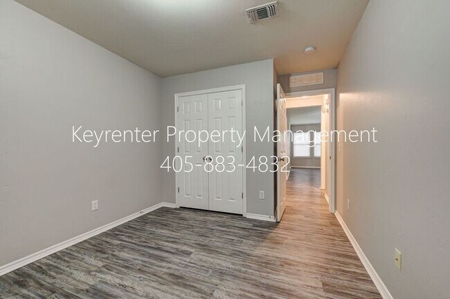 Building Photo - 13313 SW 2nd Terrace