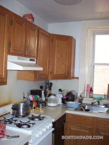 Building Photo - 463 Park Dr