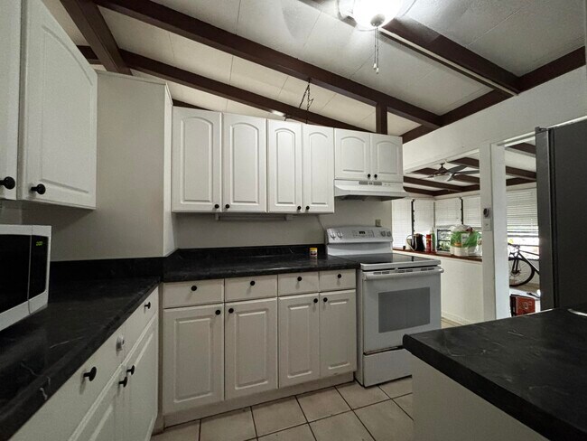 Building Photo - 2512 Key Largo Ln