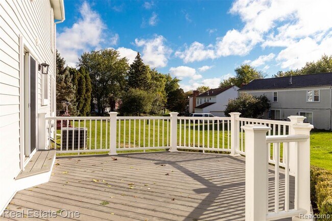 Building Photo - 5485 Hammersmith Dr