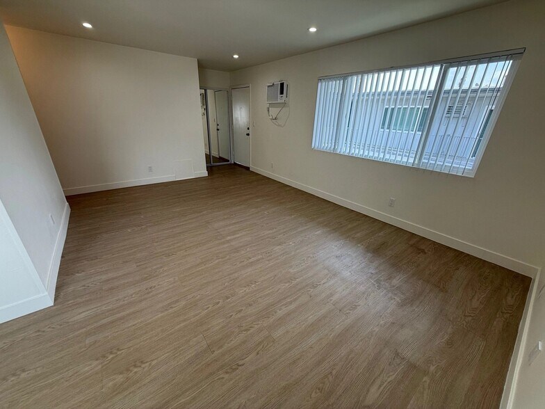 Building Photo - 3900 W 1st St