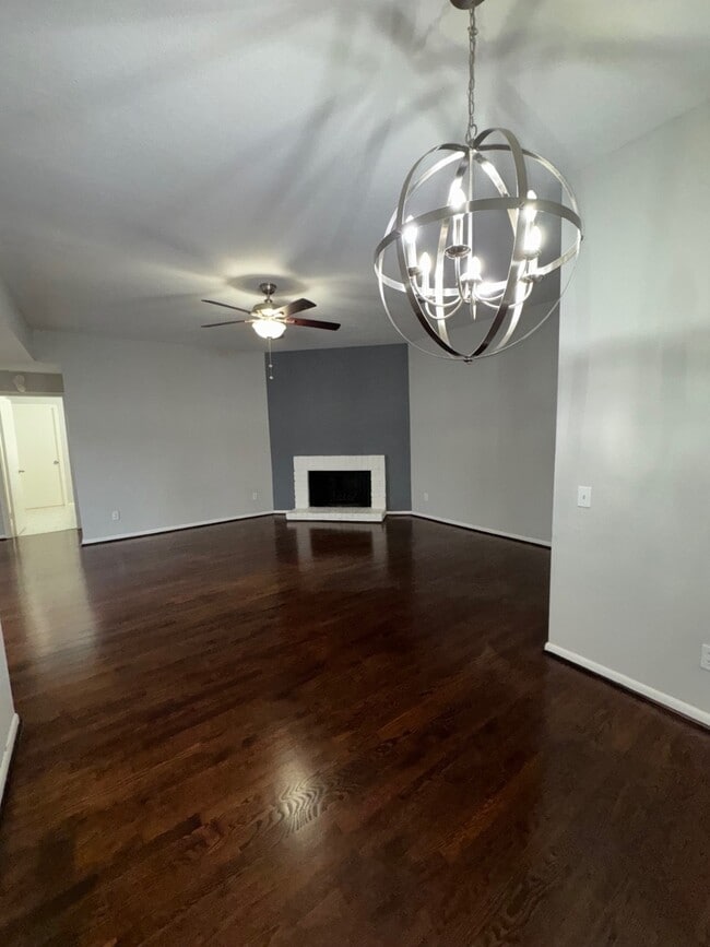 Building Photo - 9809 Richmond Ave.