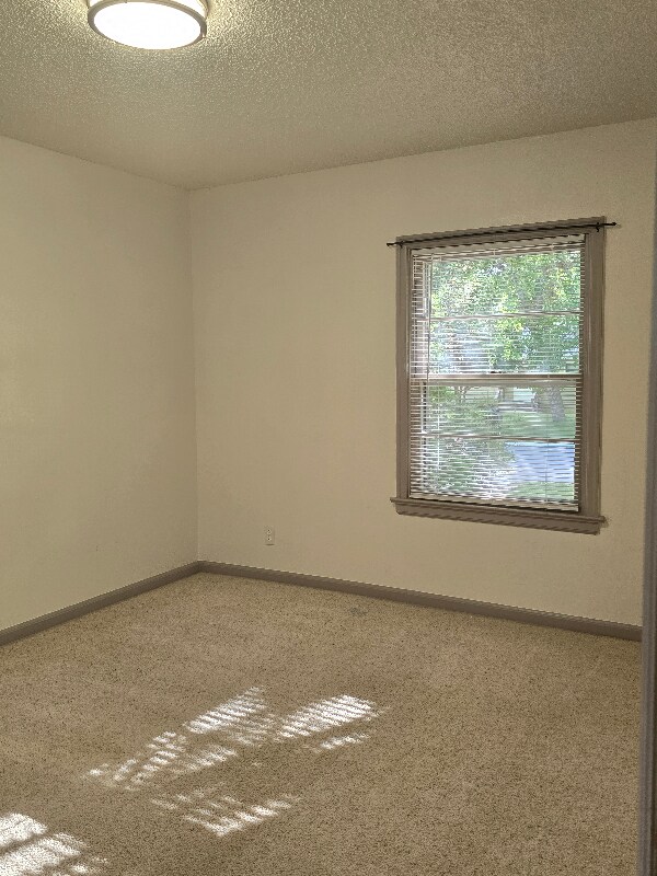 Building Photo - 2615 Silver Blvd