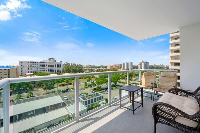 Building Photo - 1620 N Ocean Blvd