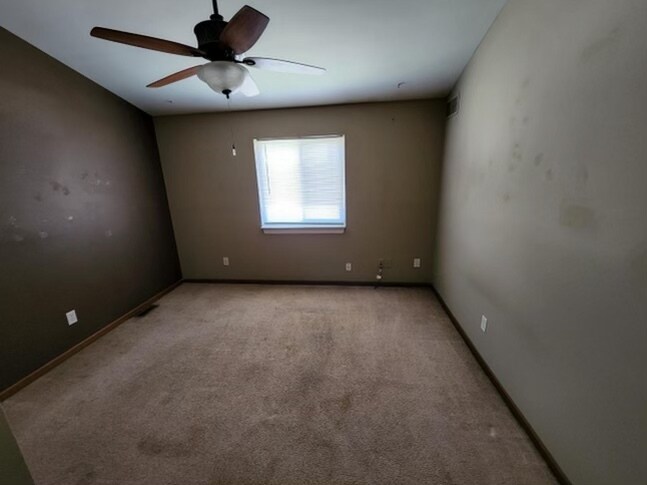 Building Photo - 624 Palisades Dr